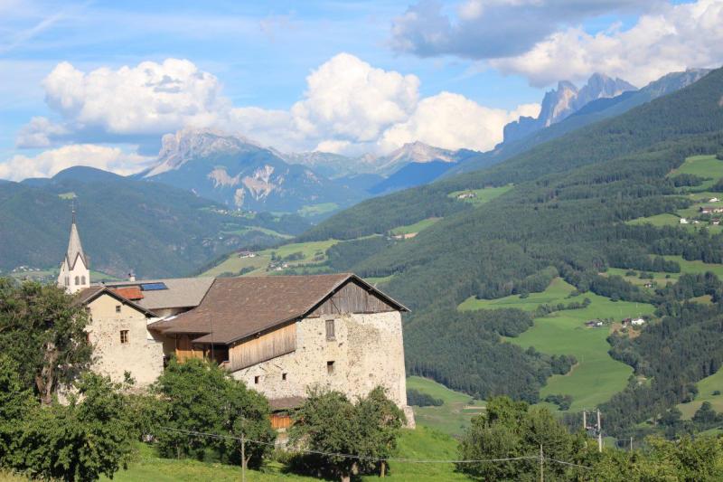 Maso Ansitz Schloss Gravetsch con le montagne