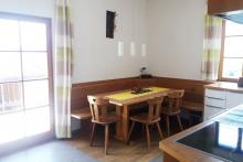 gravetsch-ferienwohnung-villanders-essbereich
