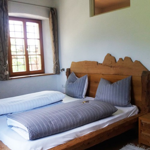 Ferienwohnung Villanders - Zimmer aus Massivholz