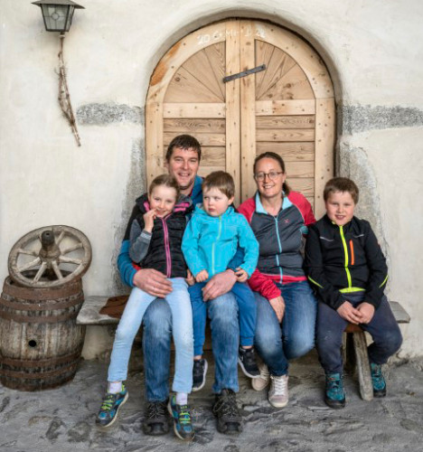 Farmer Martin and farmer's wife Dorothea with Klemens, Jasmin and Patrick